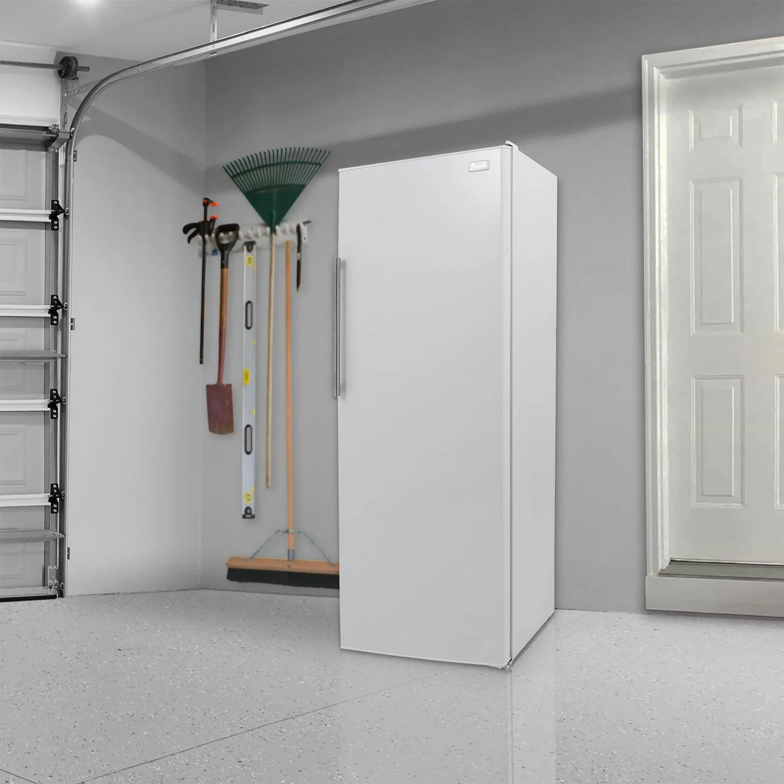 Avanti AV1081VFK0W Avanti 11 Cu Ft Vertical Freezer - White / 10.8 Cu. Ft.