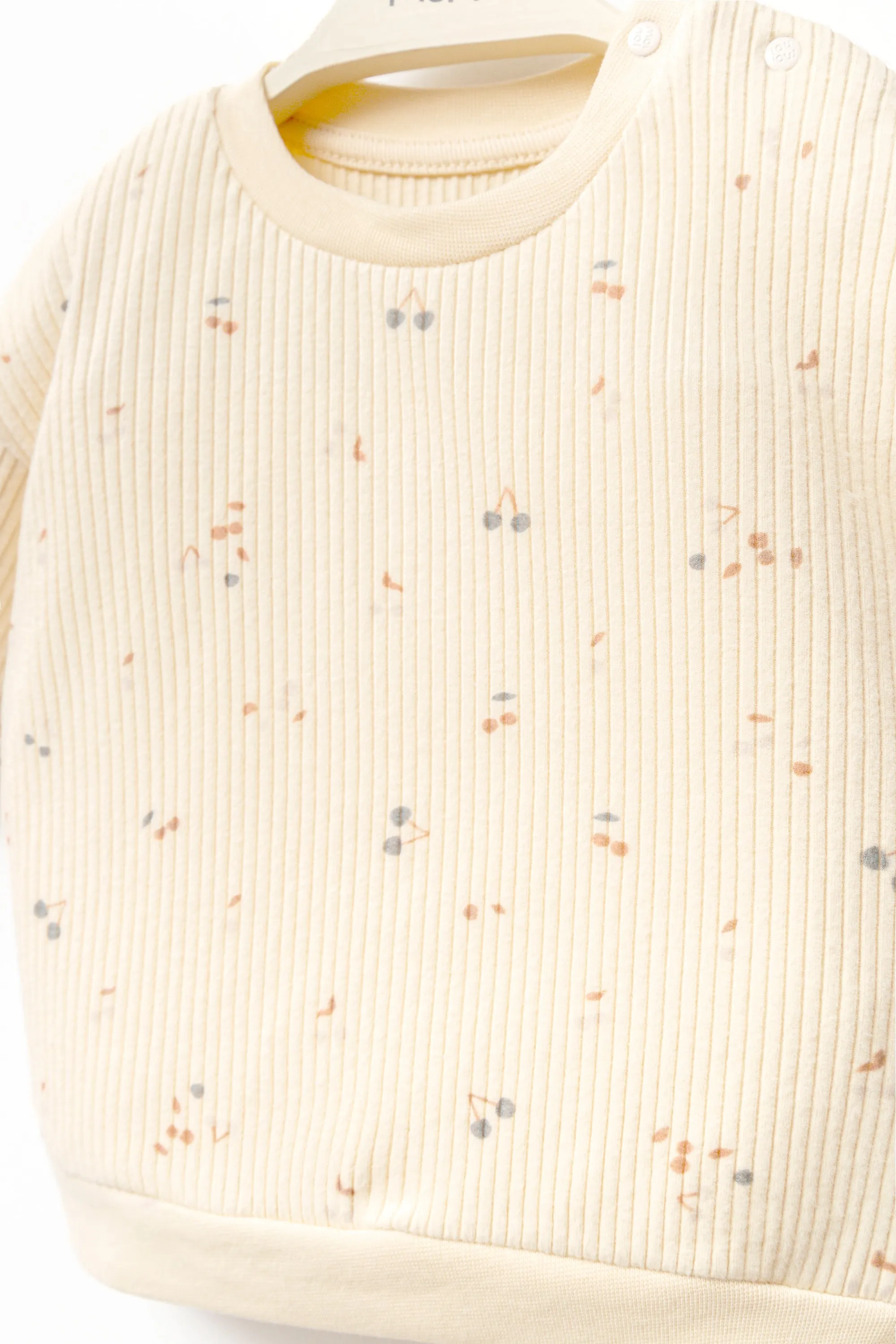 Beige Leaf Print Outfit & Hat
