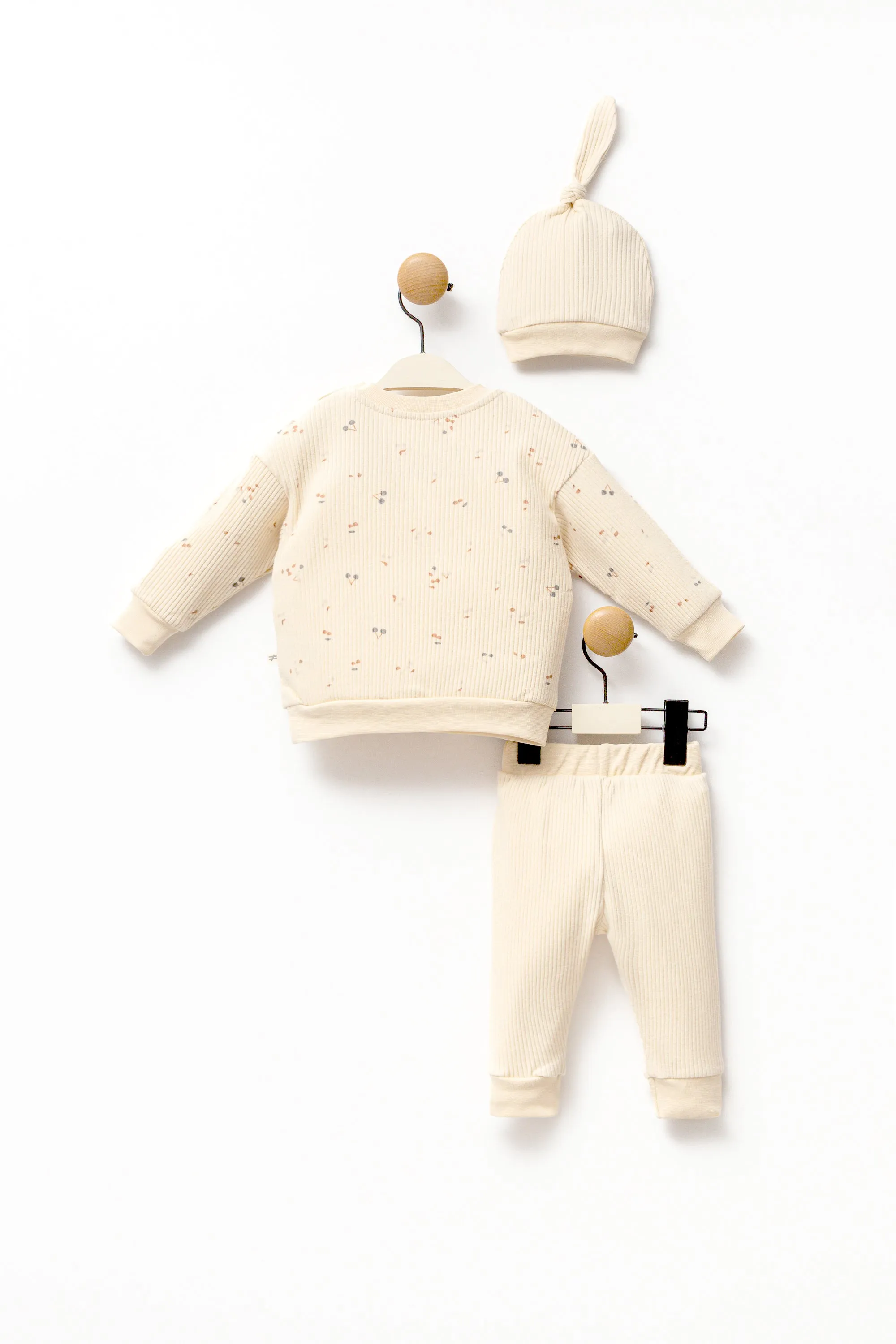 Beige Leaf Print Outfit & Hat