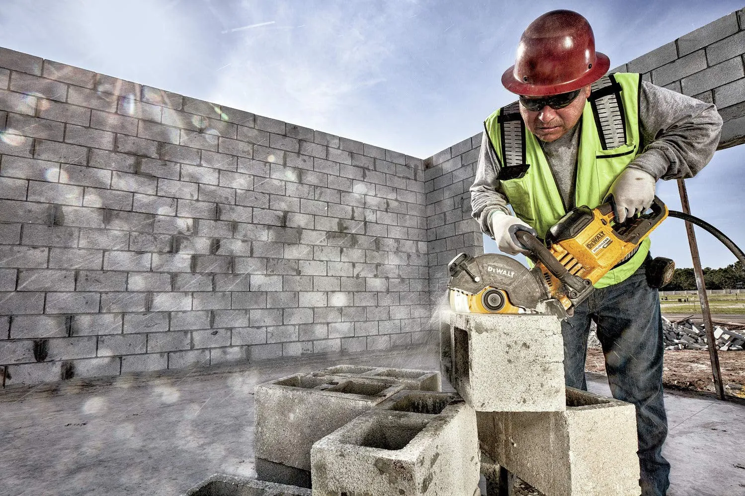 Dewalt FLEXVOLT 60V MAX* Cordless Brushless Cut-Off 9 in Saw Kit [DCS690X2]
