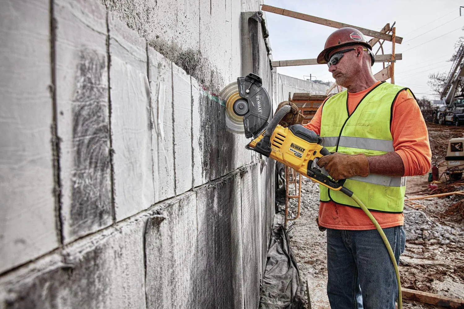 Dewalt FLEXVOLT 60V MAX* Cordless Brushless Cut-Off 9 in Saw Kit [DCS690X2]