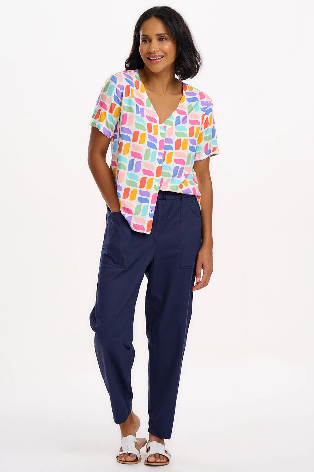 Hatty Shirt - Off-White. Curved Geometric