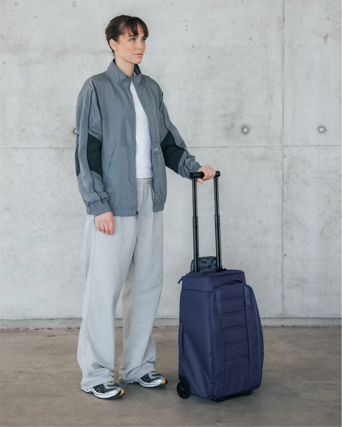 Hugger Roller Bag Carry-on 40L Blue Hour