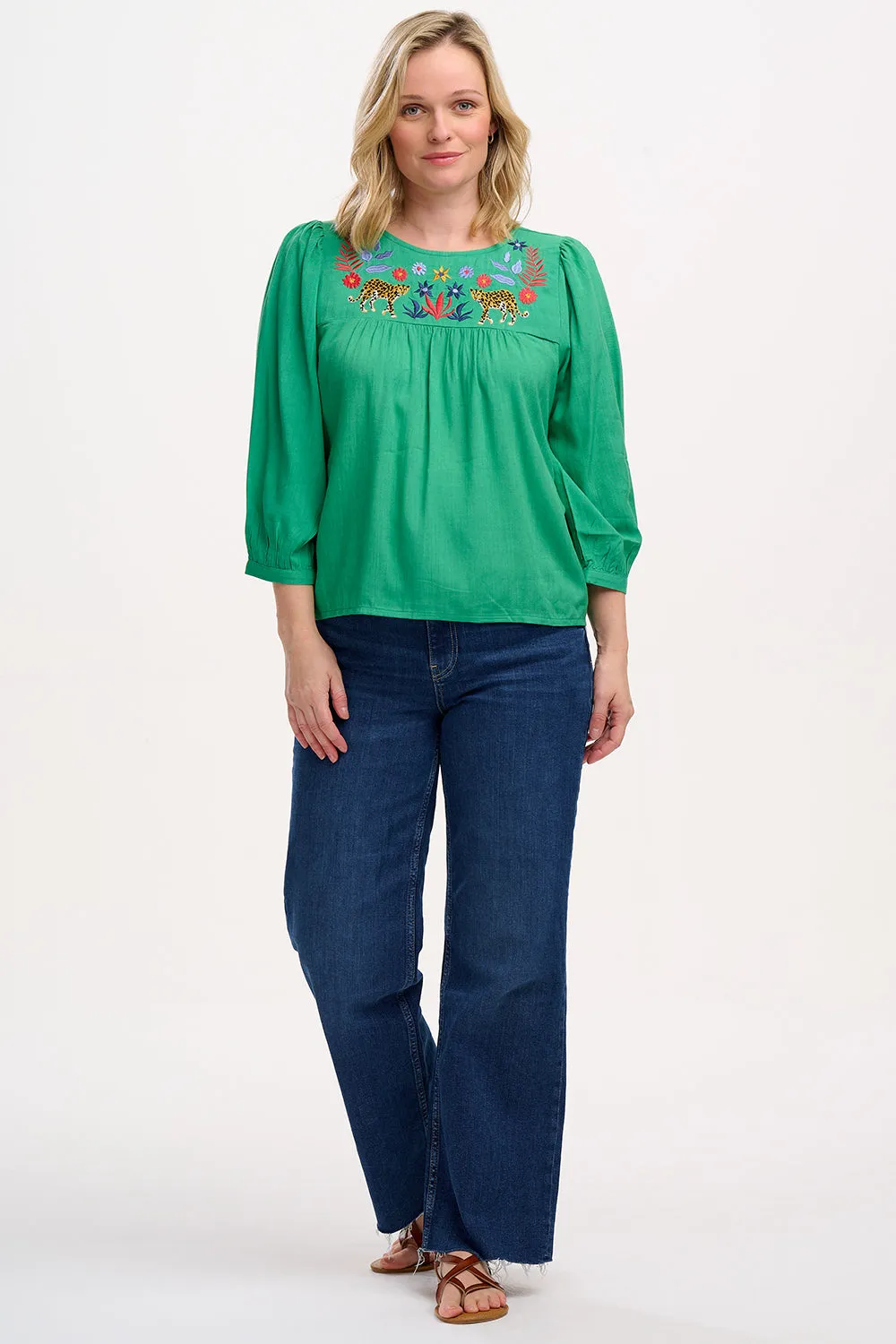 Hyma Top - Green. Leopard Floral