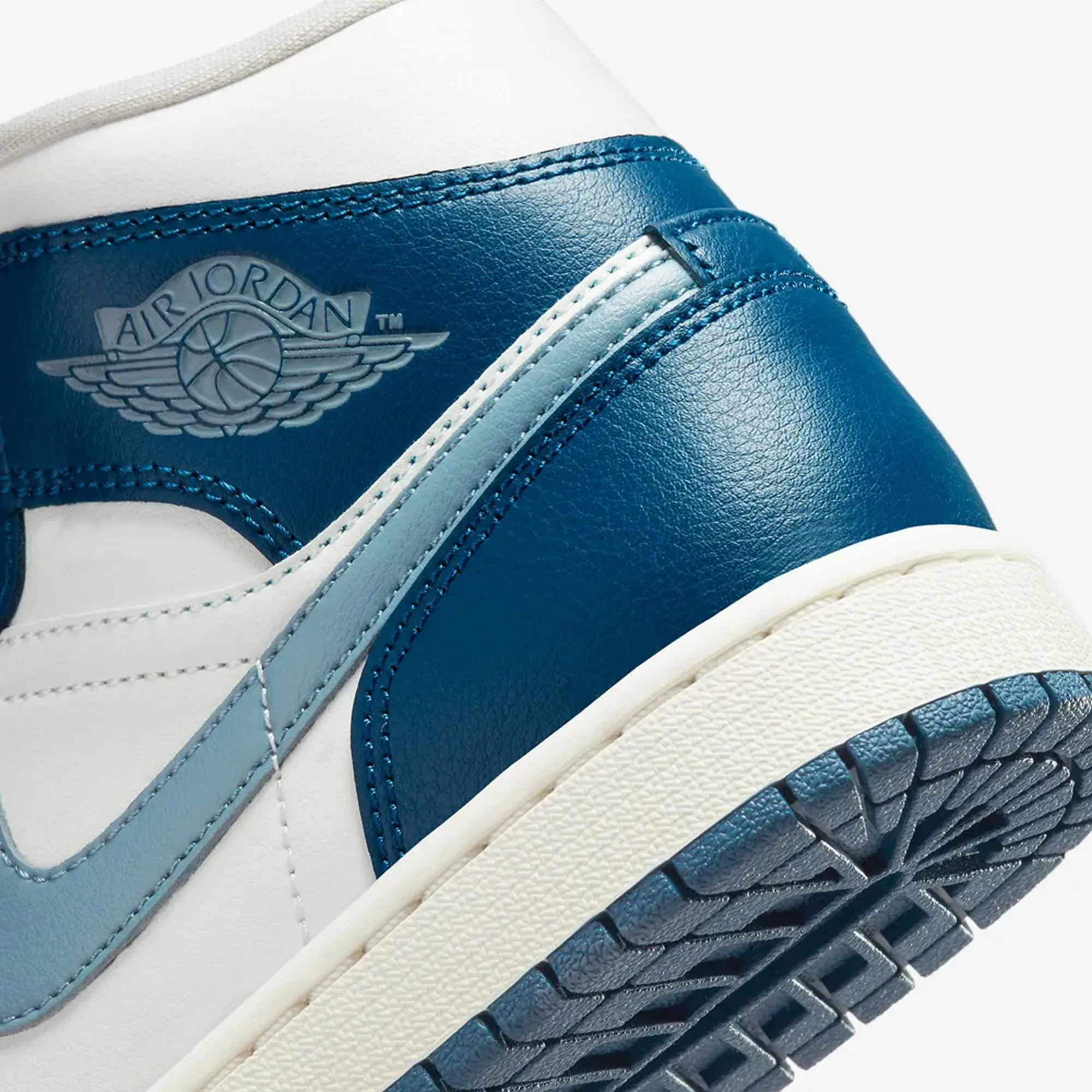 Jordan | AIR JORDAN 1 MID  { SKY J FR BLUE/OZONE BLUE-SAIL