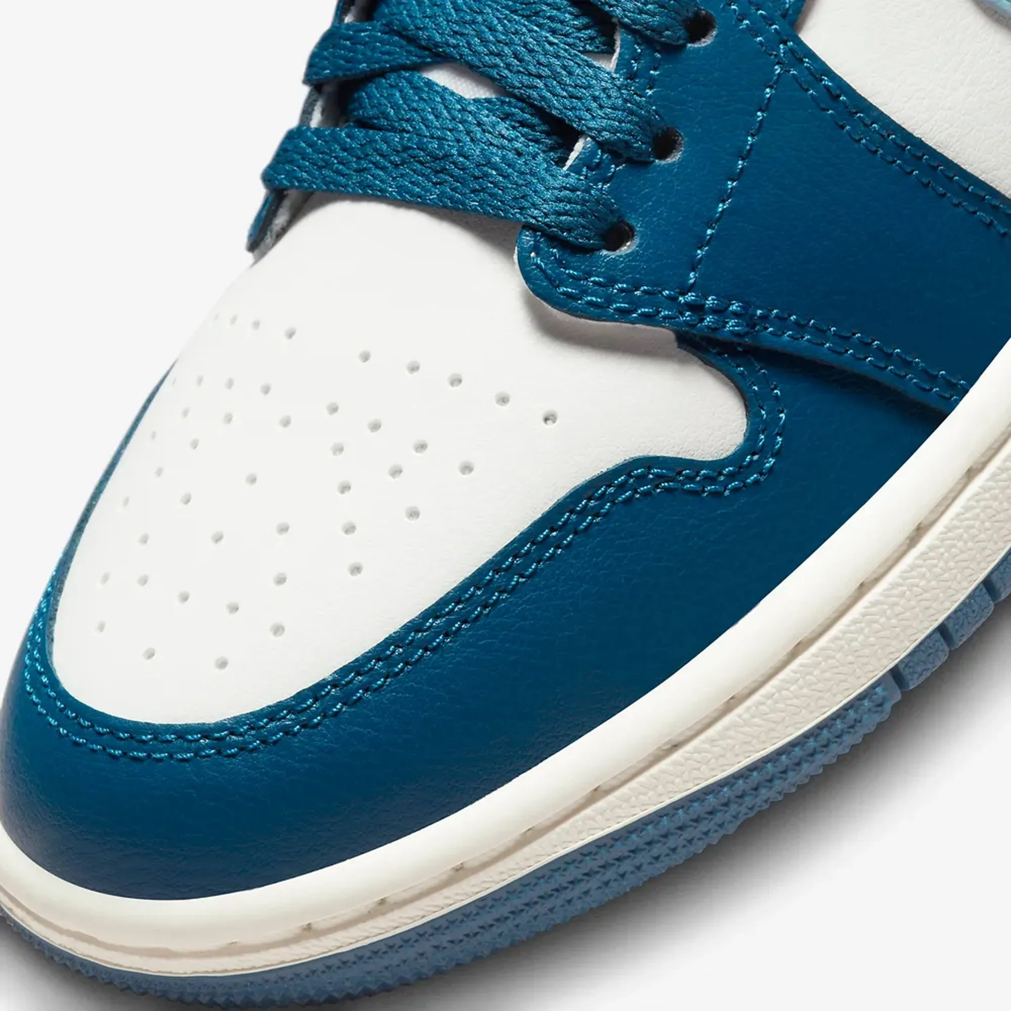Jordan | AIR JORDAN 1 MID  { SKY J FR BLUE/OZONE BLUE-SAIL