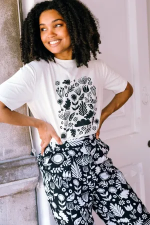 Kinsley Relaxed T-Shirt - Off-White/Black. Folk Floral