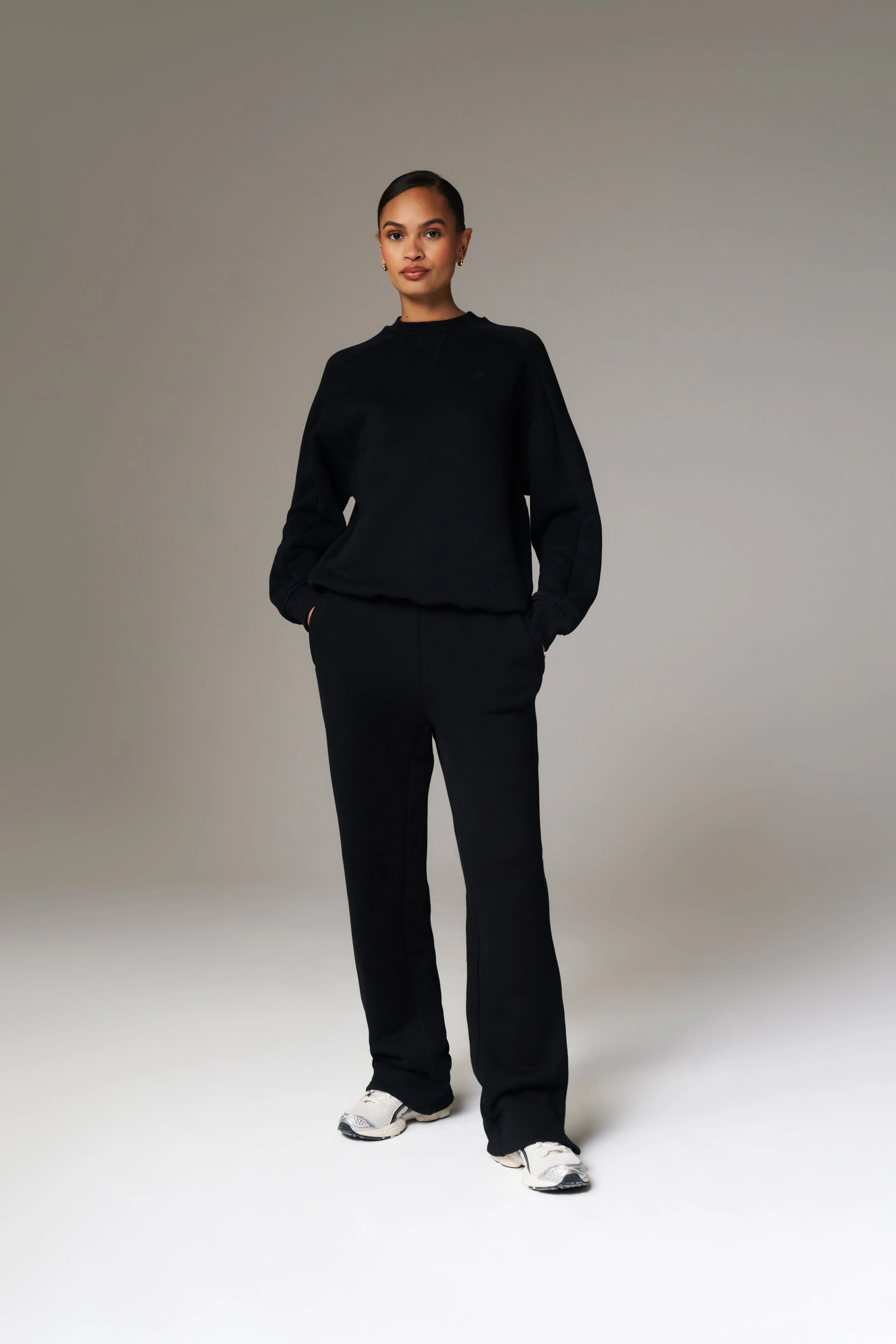 LAUNDERED CLASSICS SEAM DETAIL SWEATSHIRT - WASHED BLACK