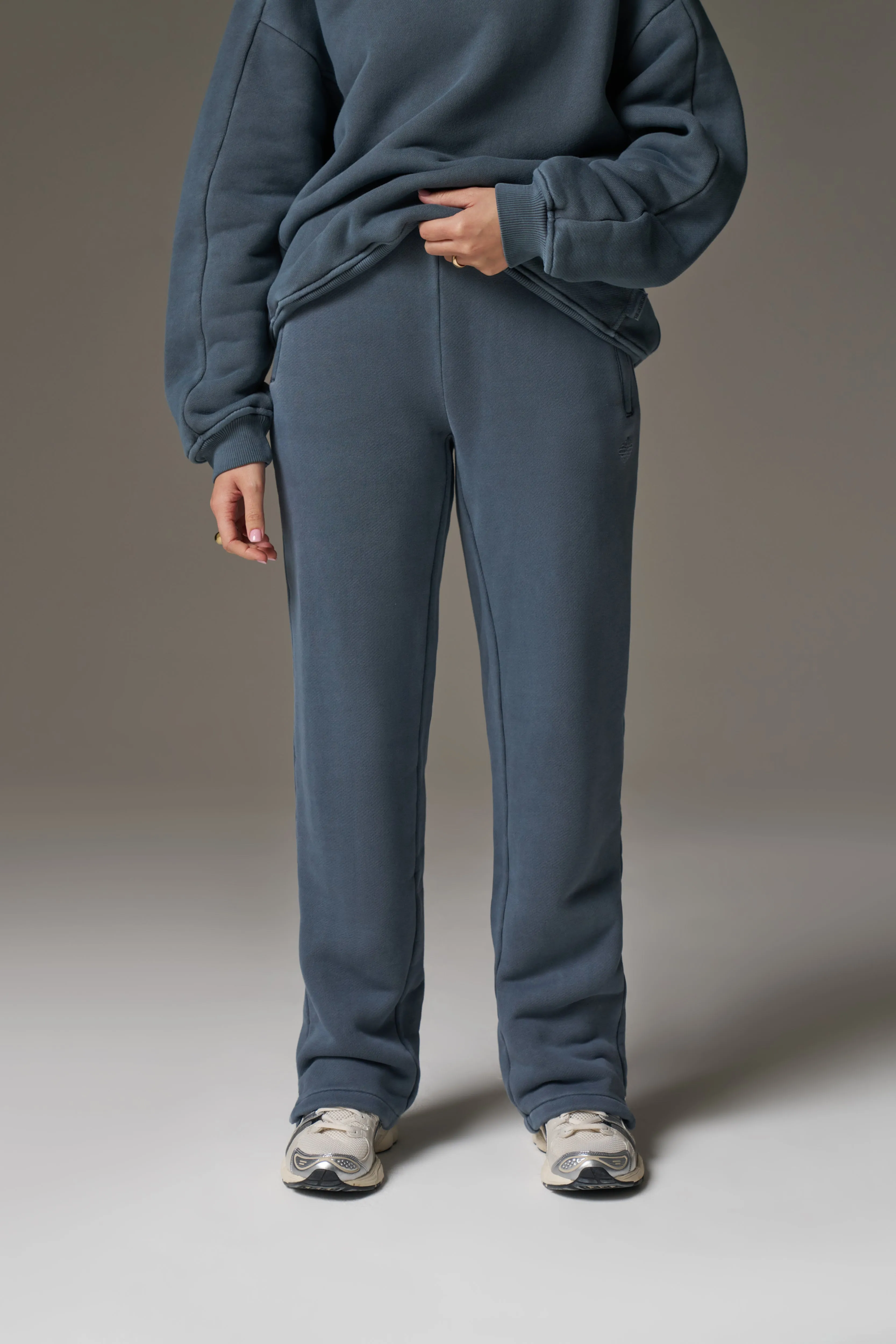 LAUNDERED CLASSICS STRAIGHT LEG JOGGERS - PETROL BLUE