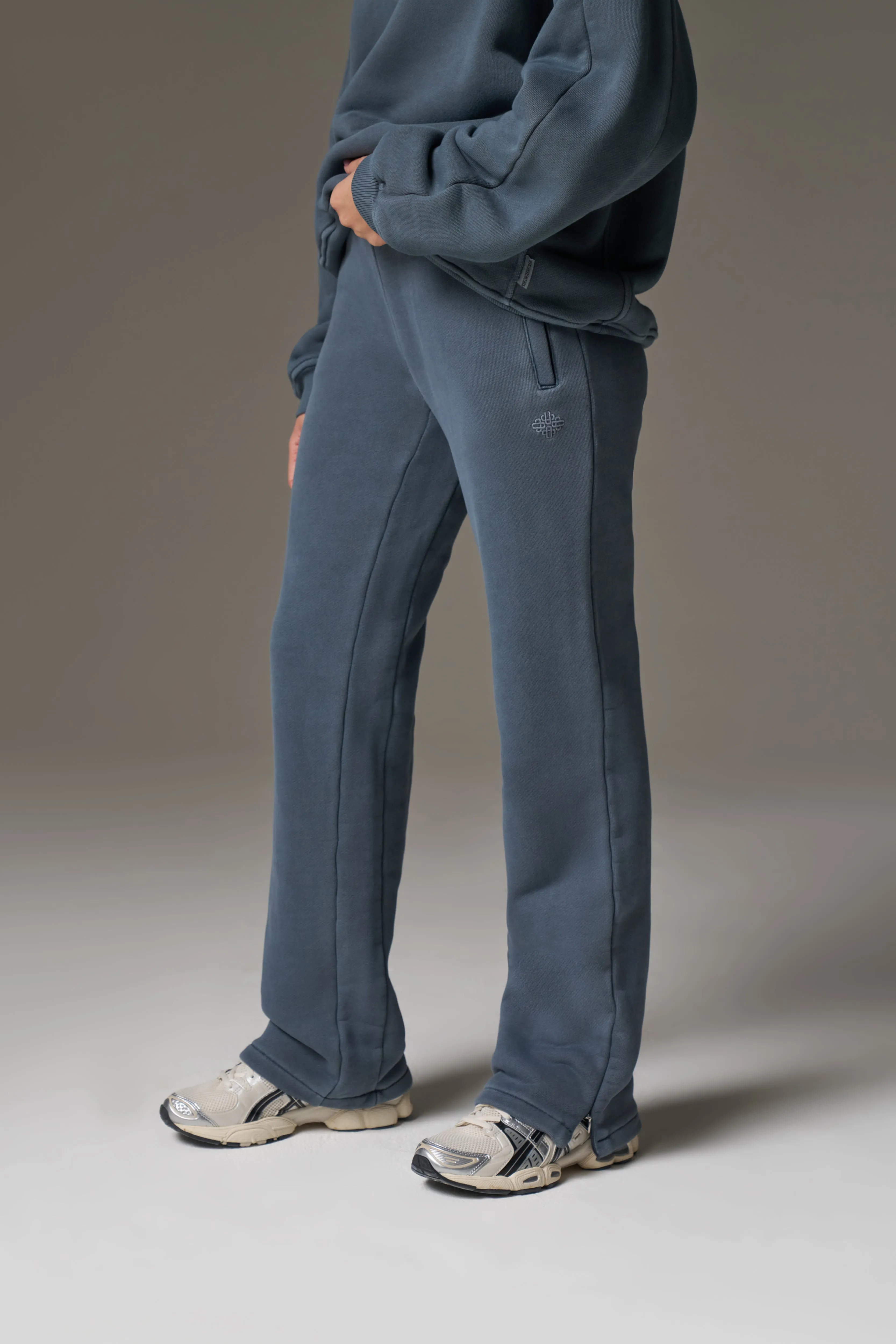 LAUNDERED CLASSICS STRAIGHT LEG JOGGERS - PETROL BLUE