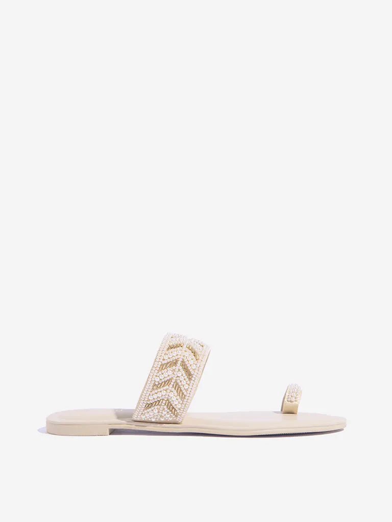 LUNA BLU Ivory Pearlescent Toe-Ring Sandals