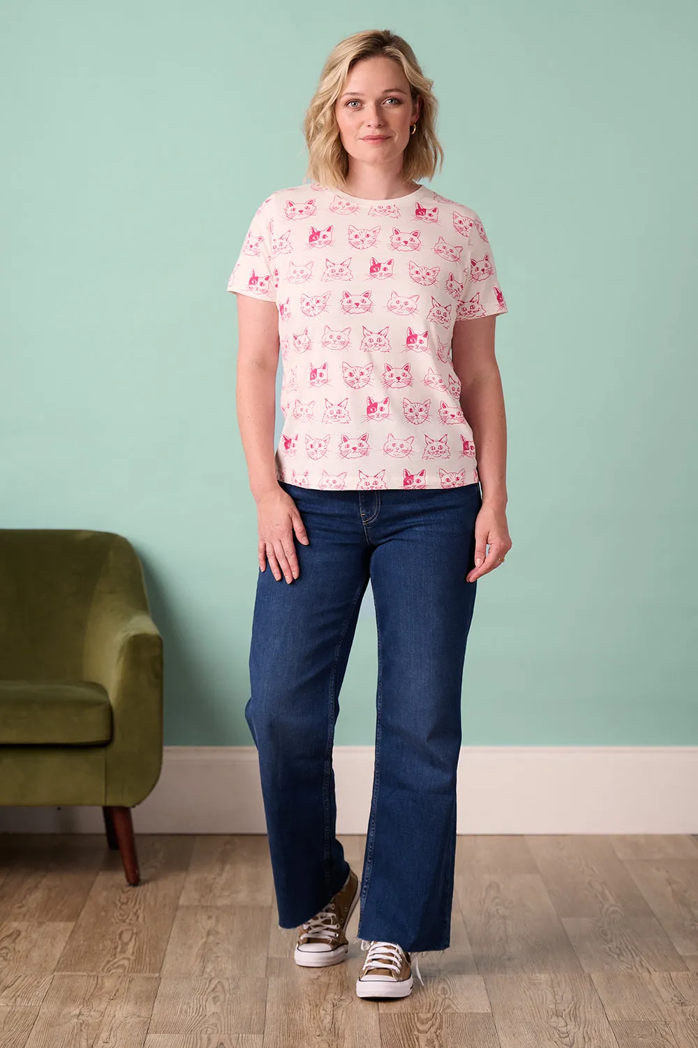 Maggie T-shirt - Off White/Pink. Sketched Cats