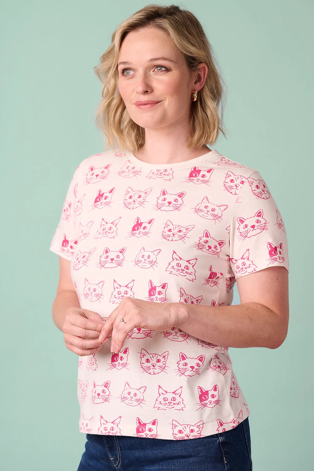 Maggie T-shirt - Off White/Pink. Sketched Cats