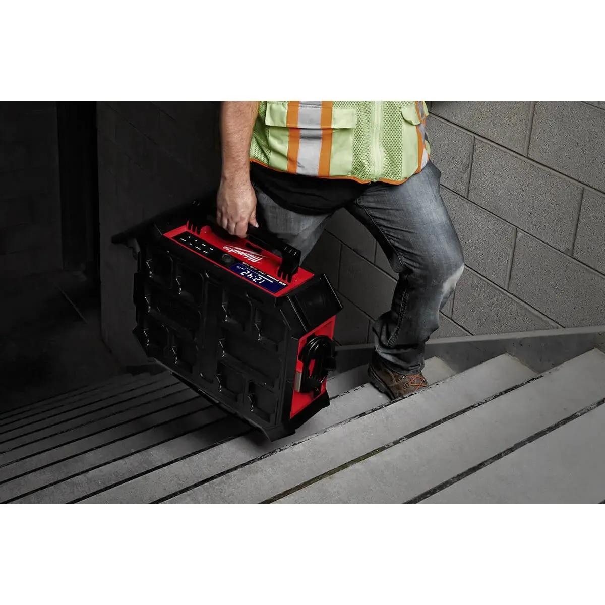 Milwaukee 2950-20 - M18™ PACKOUT™ Radio   Charger