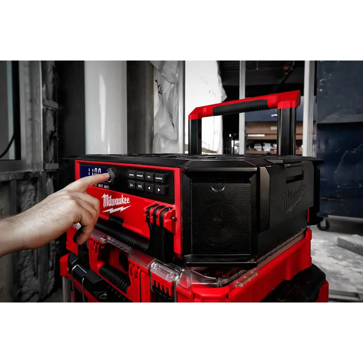Milwaukee 2950-20 - M18™ PACKOUT™ Radio   Charger