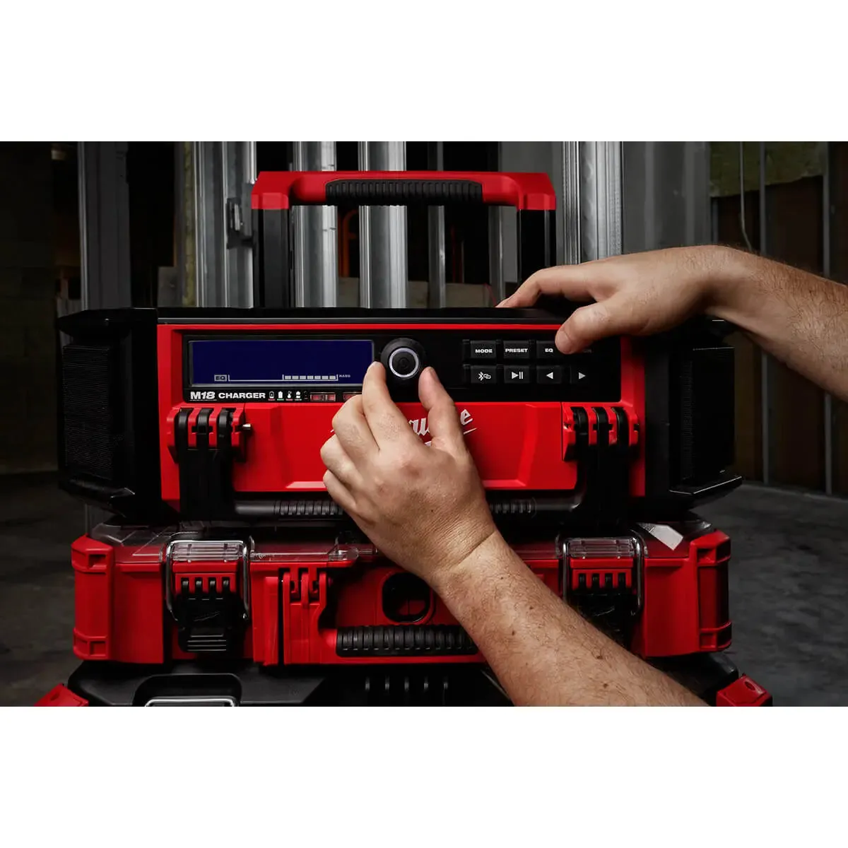 Milwaukee 2950-20 - M18™ PACKOUT™ Radio   Charger