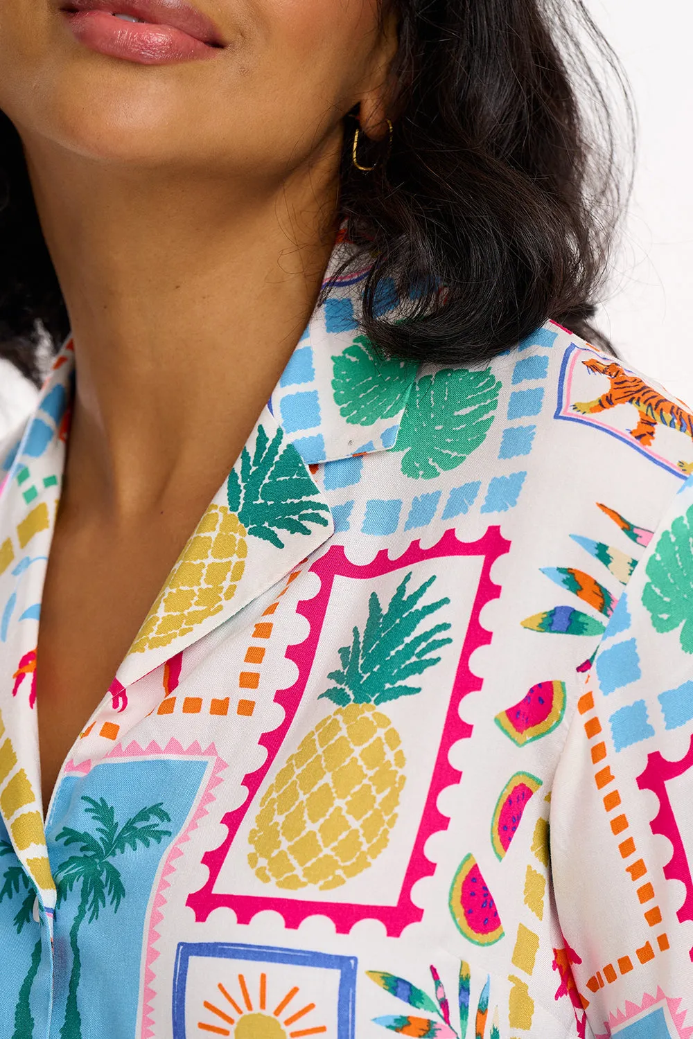 Odele Shirt - Off-White. Jungle Tile