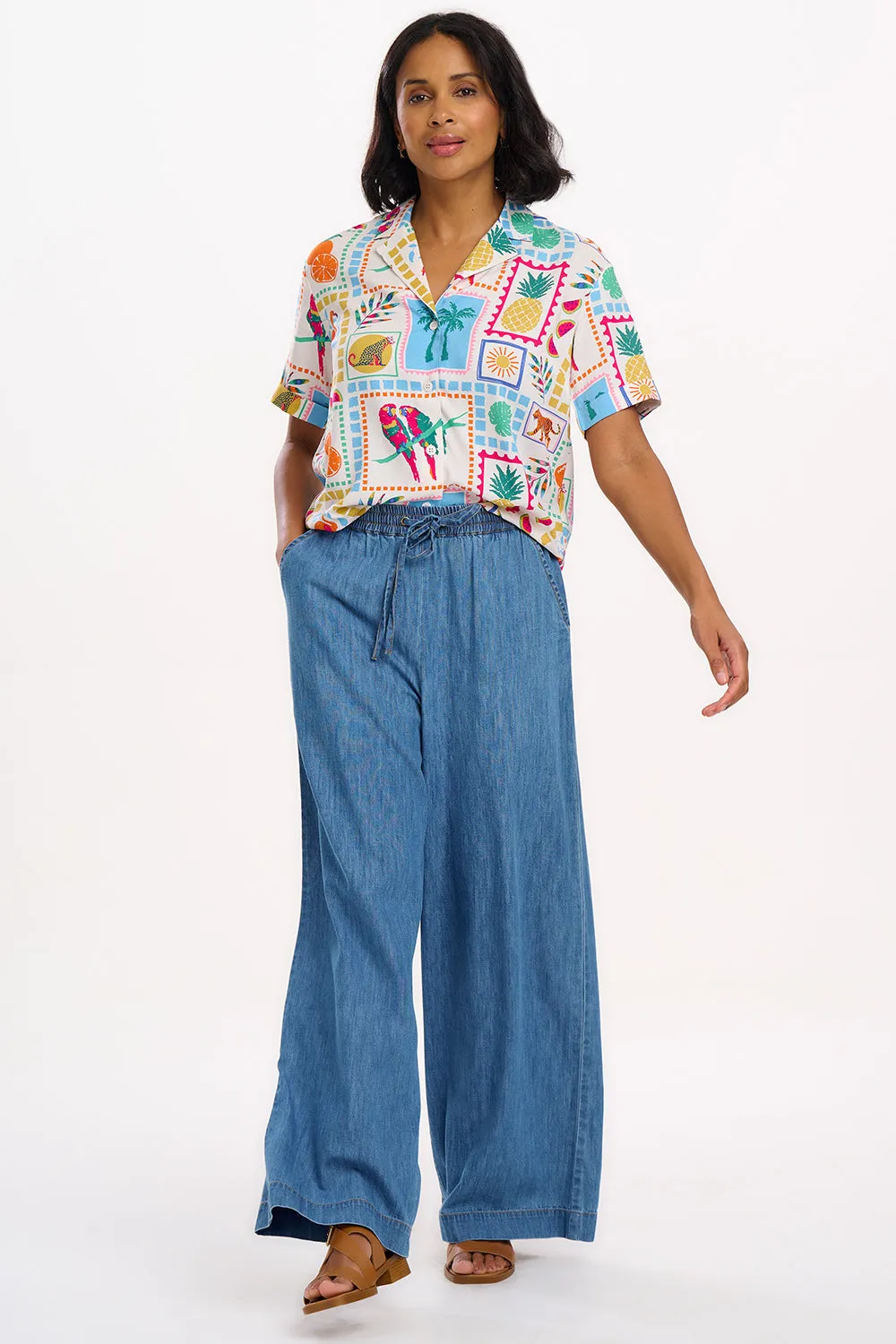 Odele Shirt - Off-White. Jungle Tile
