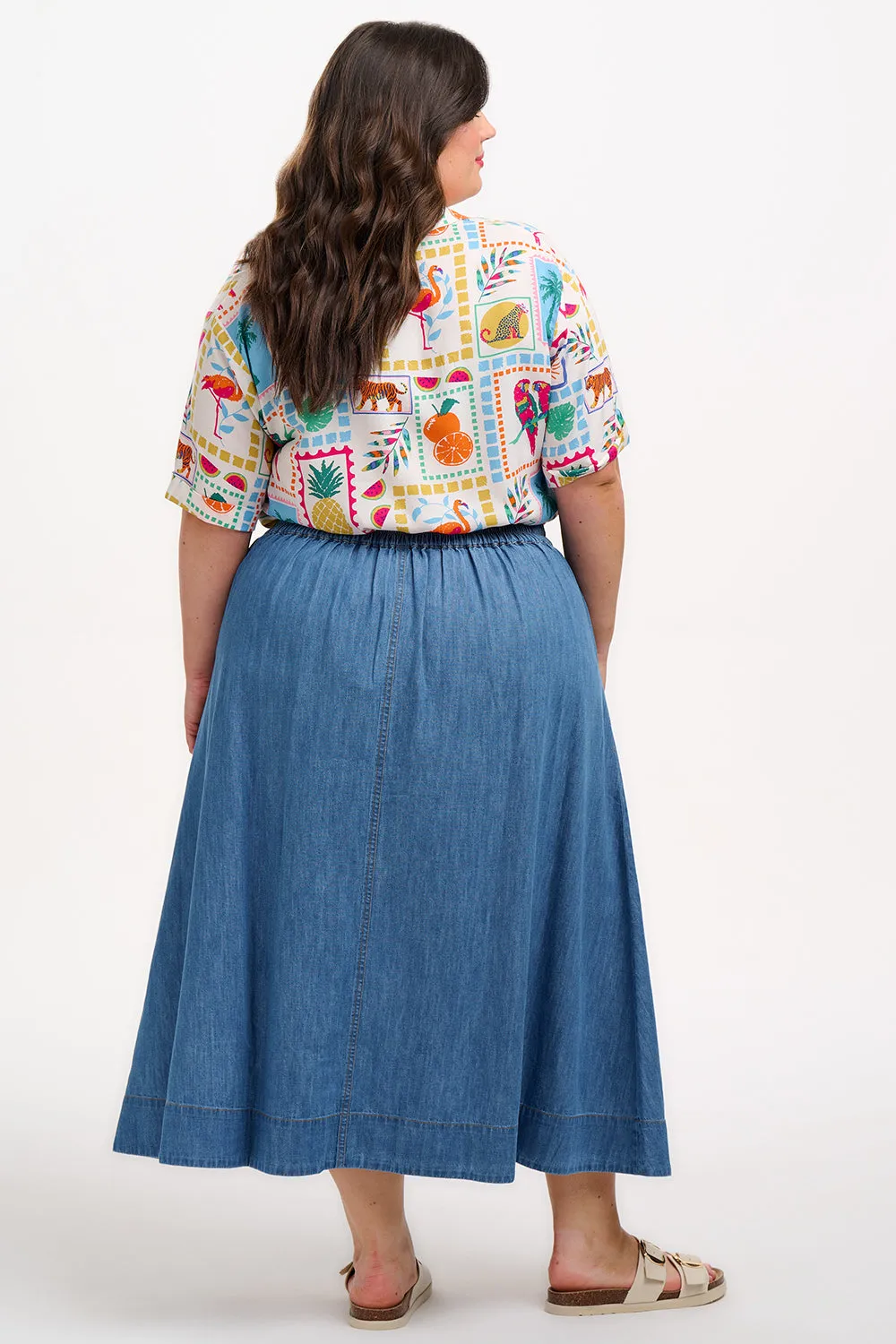Odele Shirt - Off-White. Jungle Tile