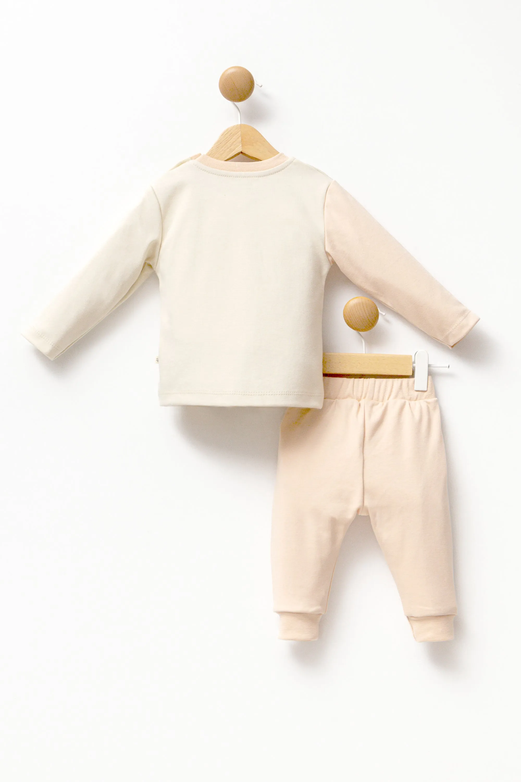 Peach Rainbow Graphic Outfit