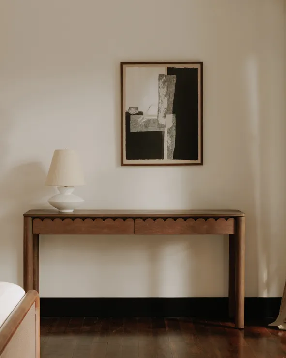 SCALLOP DETAIL CONSOLE
