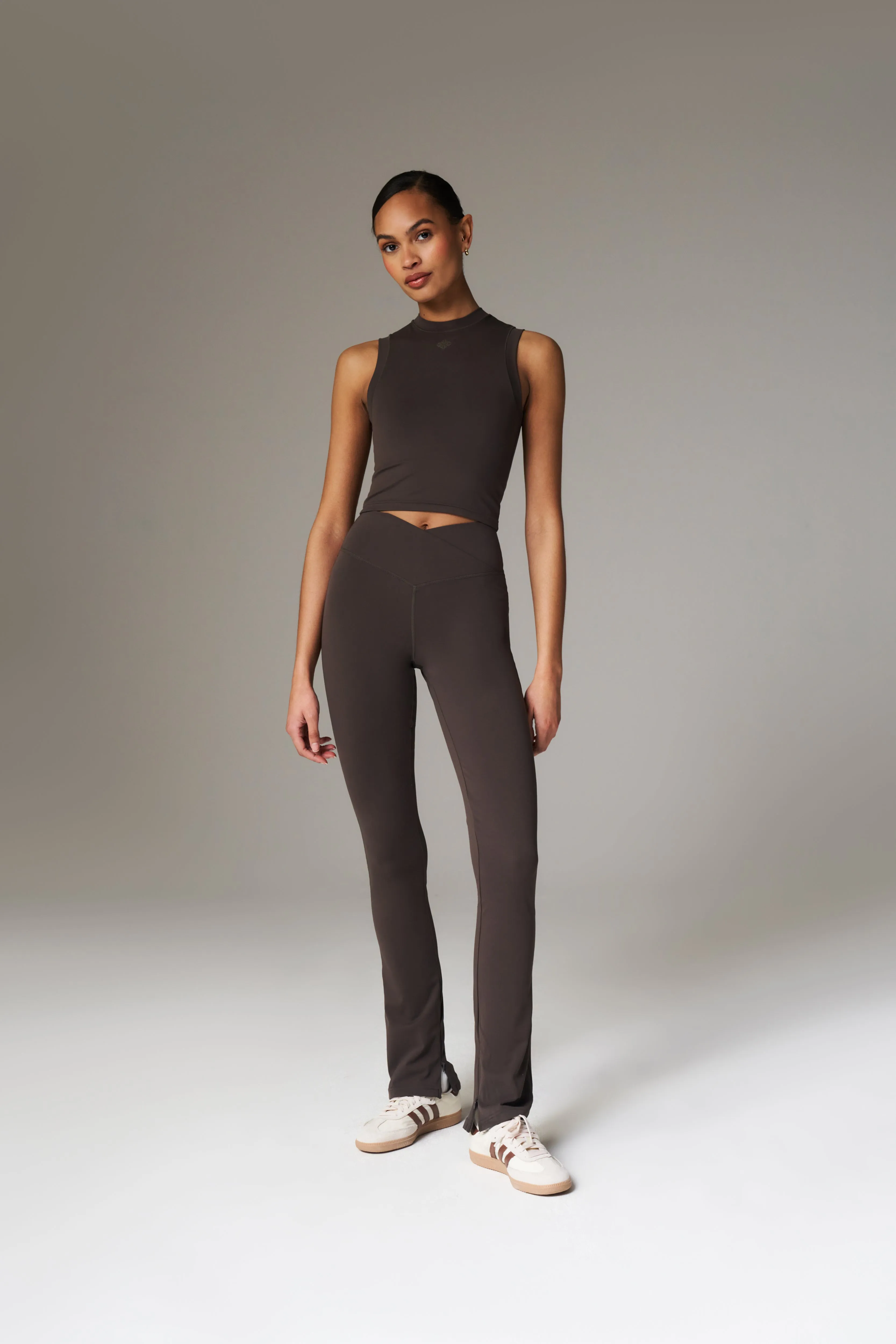 SCULPTING STRETCH ZIP HEM LEGGINGS - CHOCOLATE
