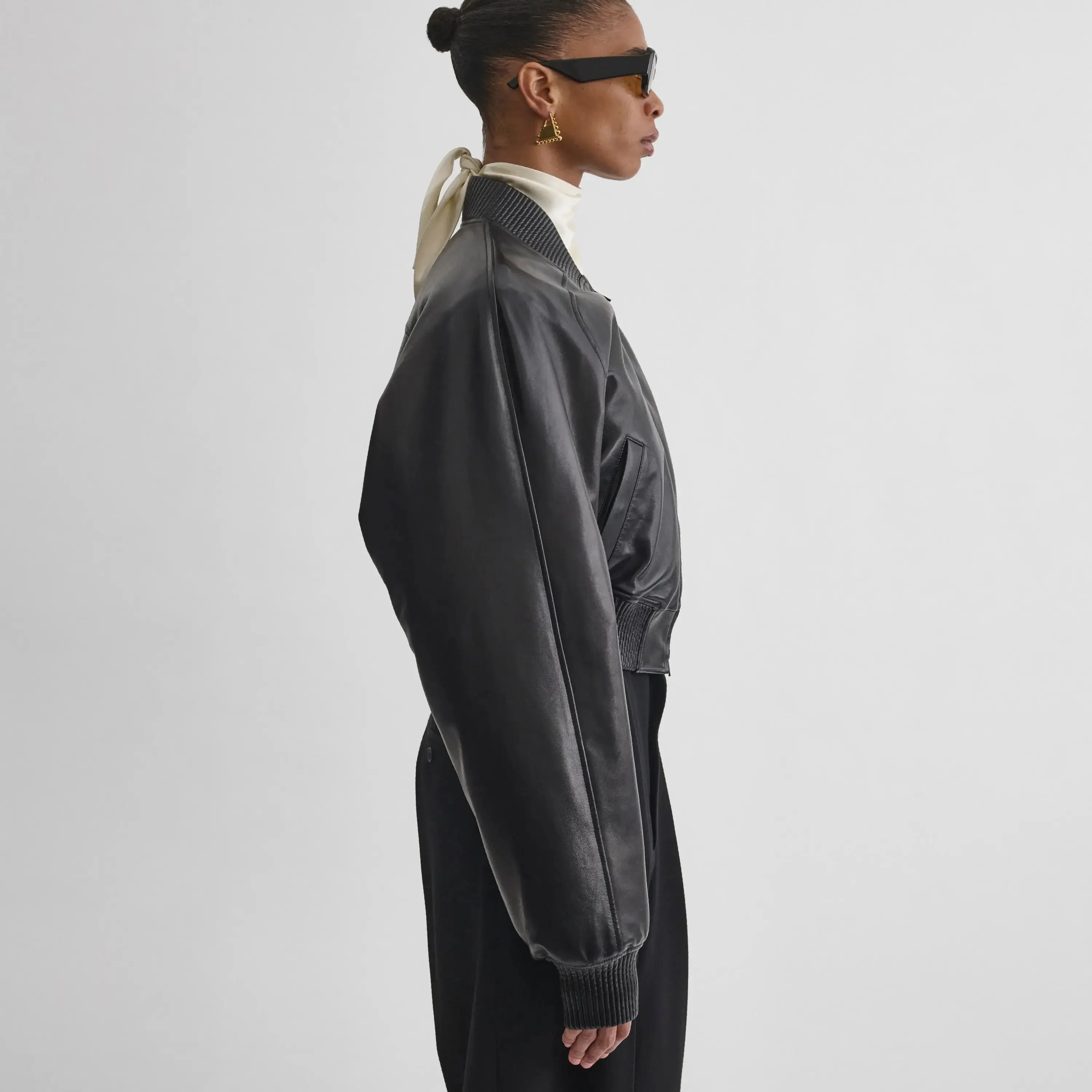 SHRUNK BOMBER | black leather