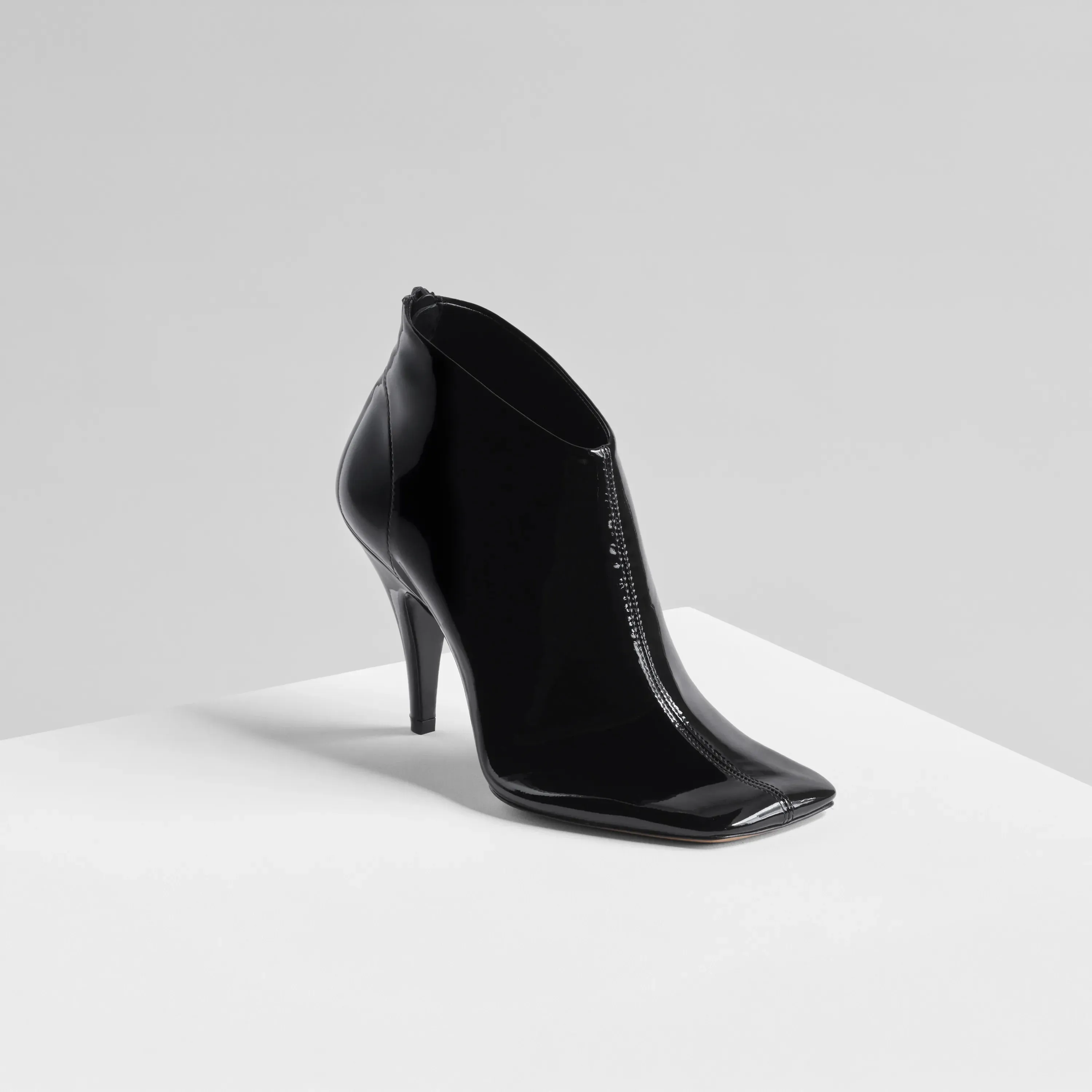 SOFT ANKLE BOOT 90 | glossy black patent leather