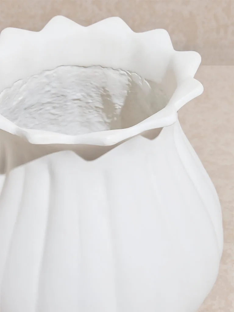 Westside Home White Tulip-Shaped Planter