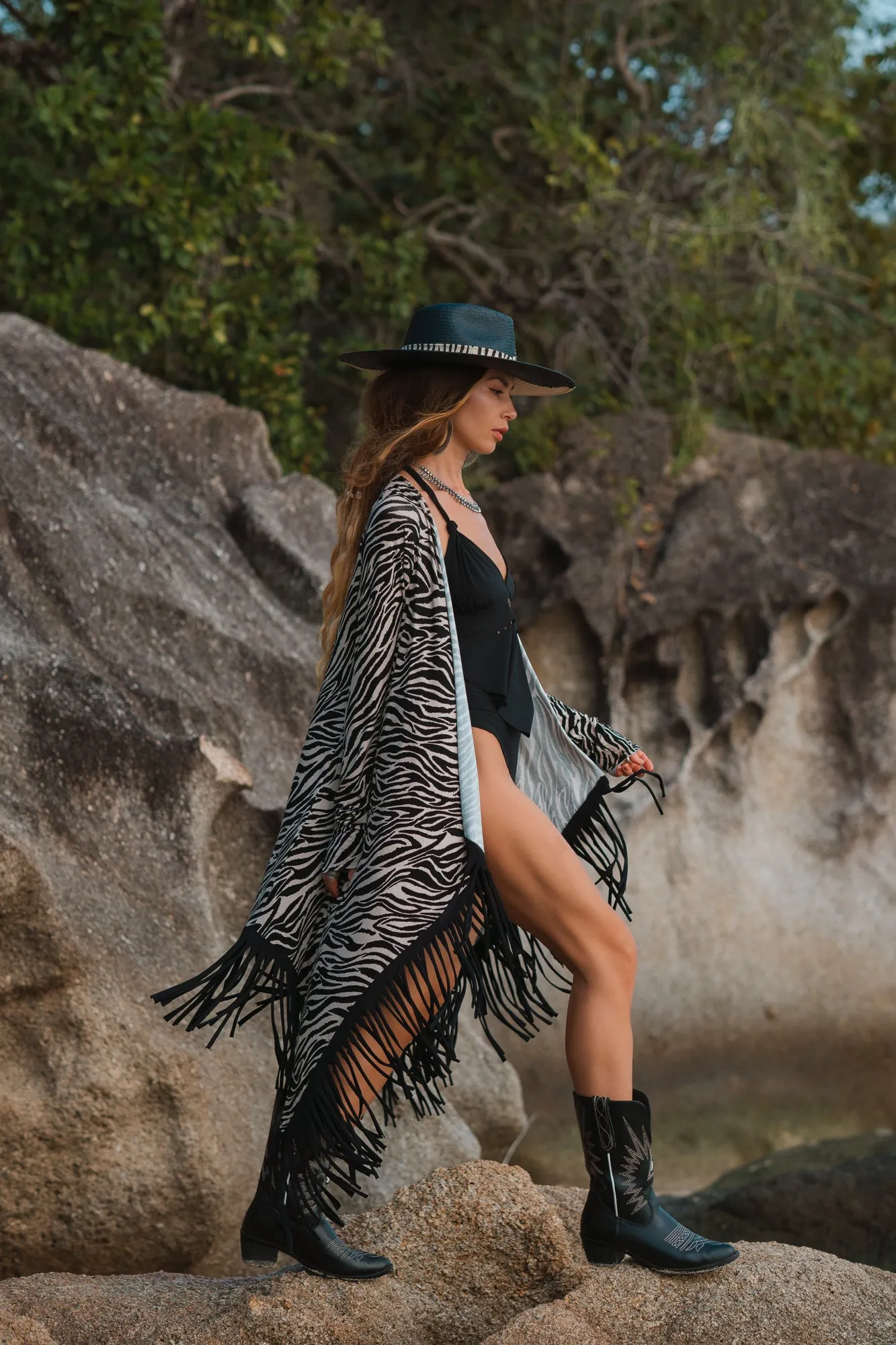 Wholesale - Cardigan in Black and White Print Decorated with Black Fringe