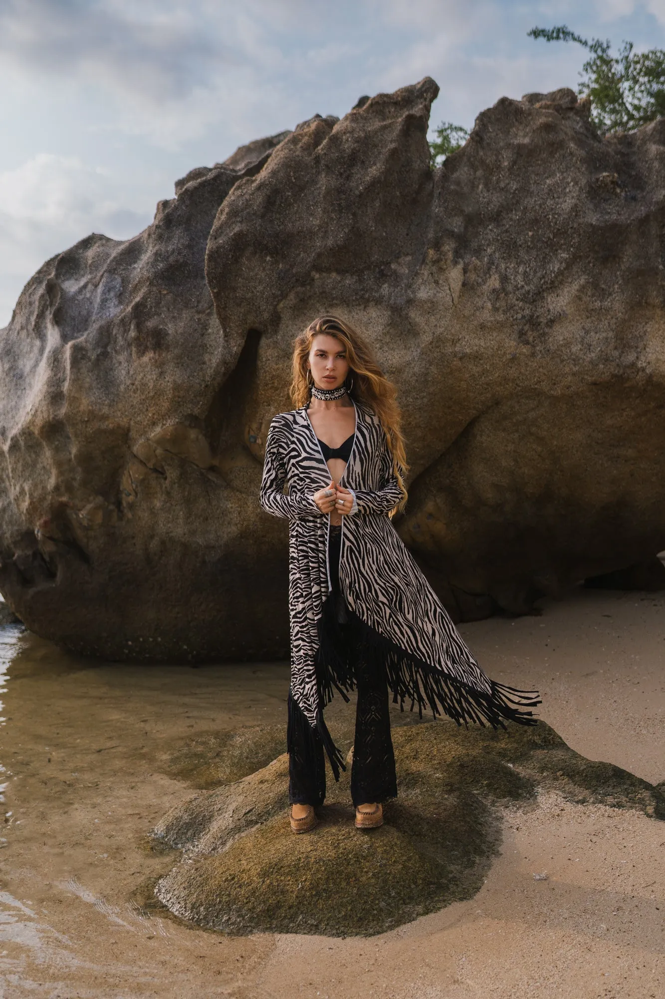 Wholesale - Cardigan in Black and White Print Decorated with Black Fringe
