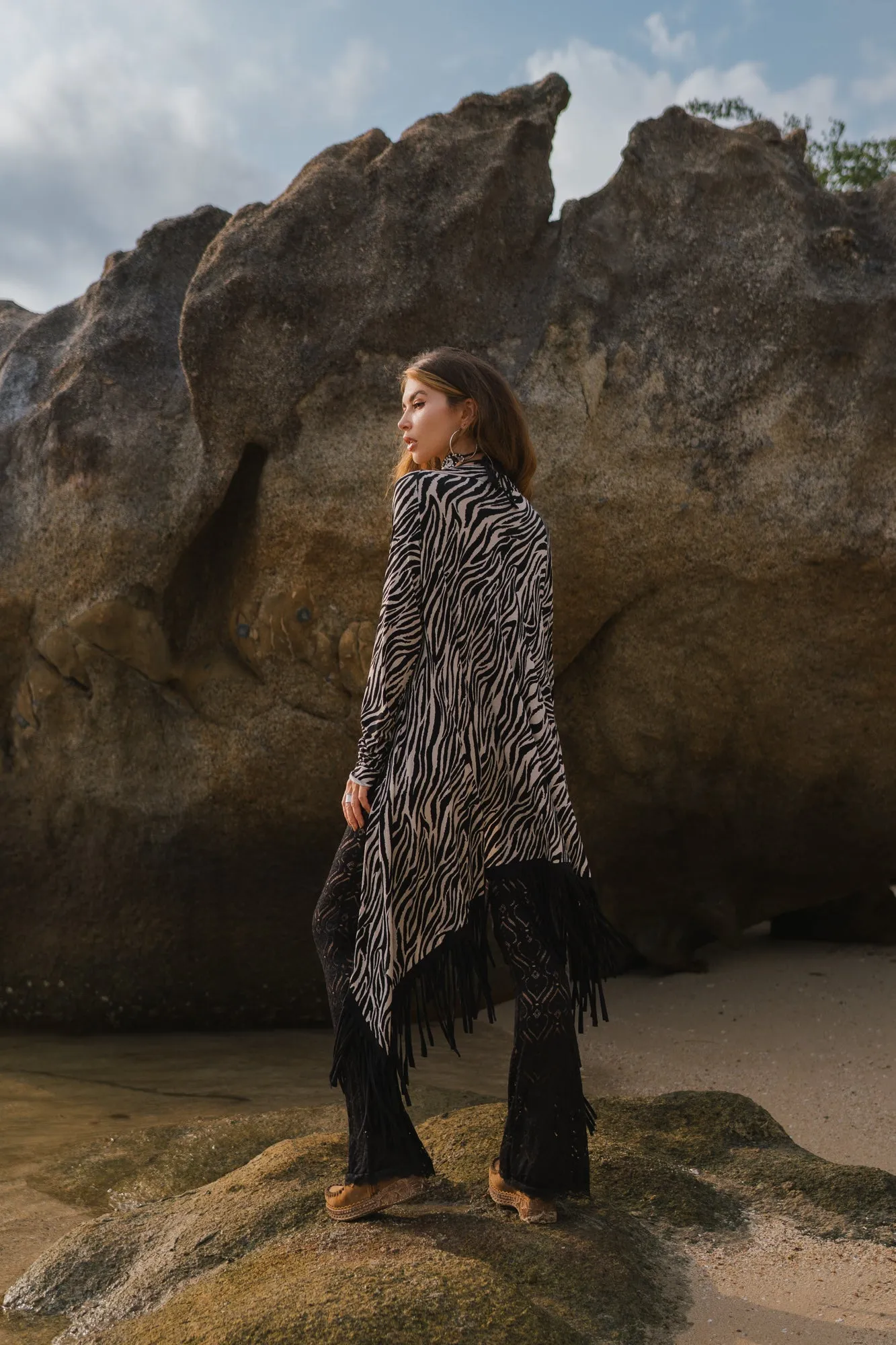 Wholesale - Cardigan in Black and White Print Decorated with Black Fringe